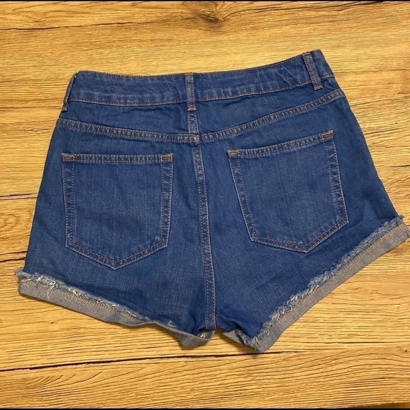 Topshop denim shorts size 28 - Picture 3 of 3